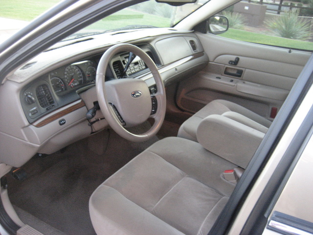 2005 Ford Crown Victoria - Interior Pictures - CarGurus