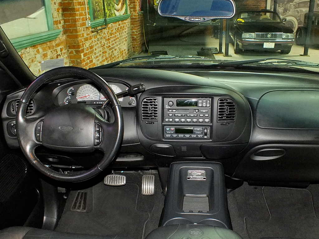 2002 Ford f150 harley davidson interior #8