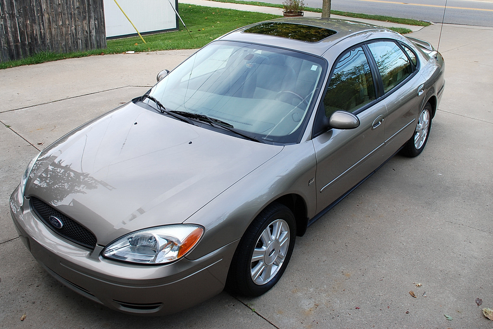 2005 Ford review sel taurus