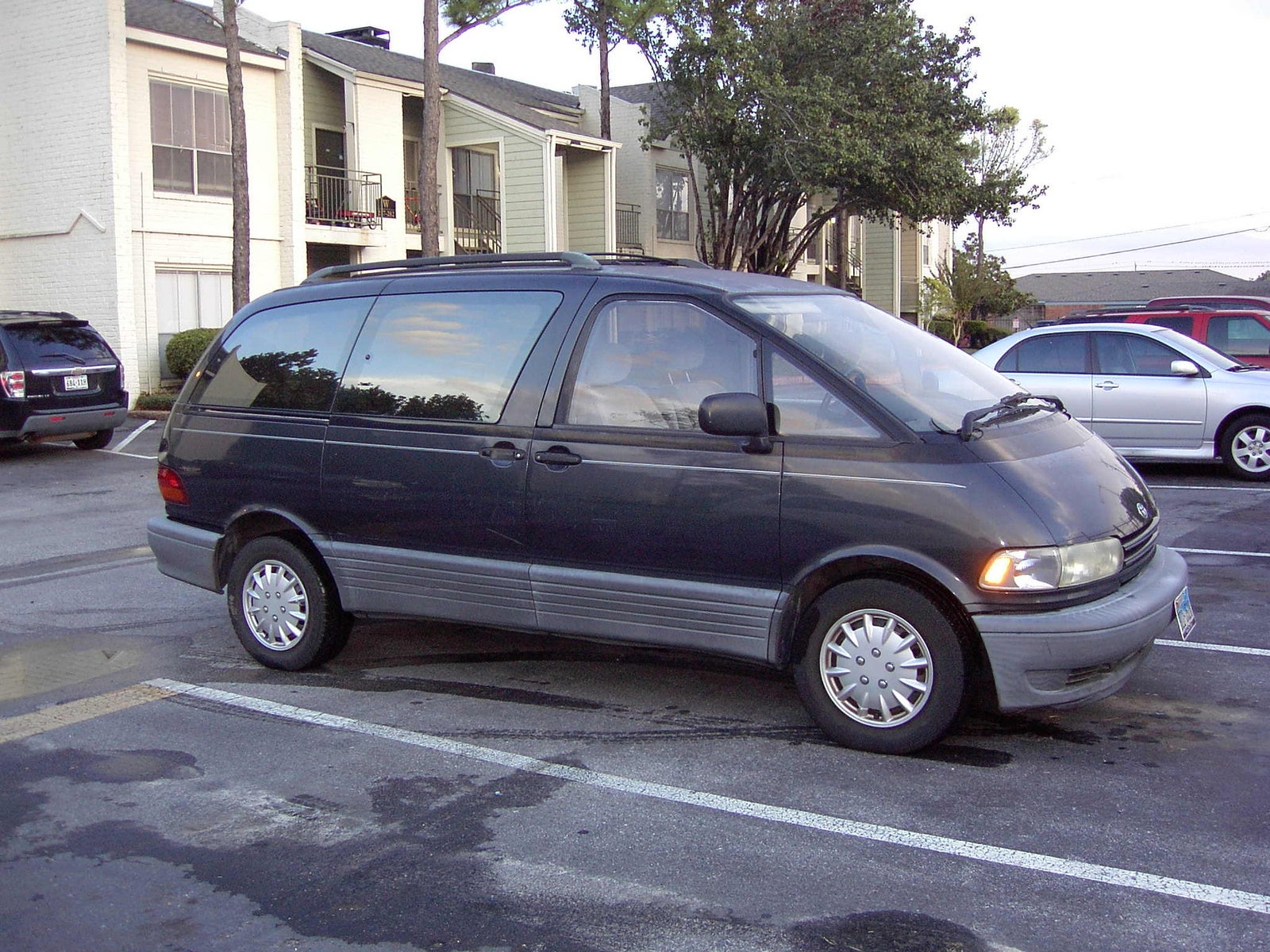 Toyota Previa 1995 Minivan. 