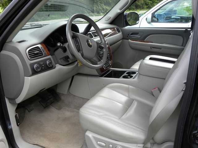 2007 Chevrolet Suburban - Interior Pictures - CarGurus