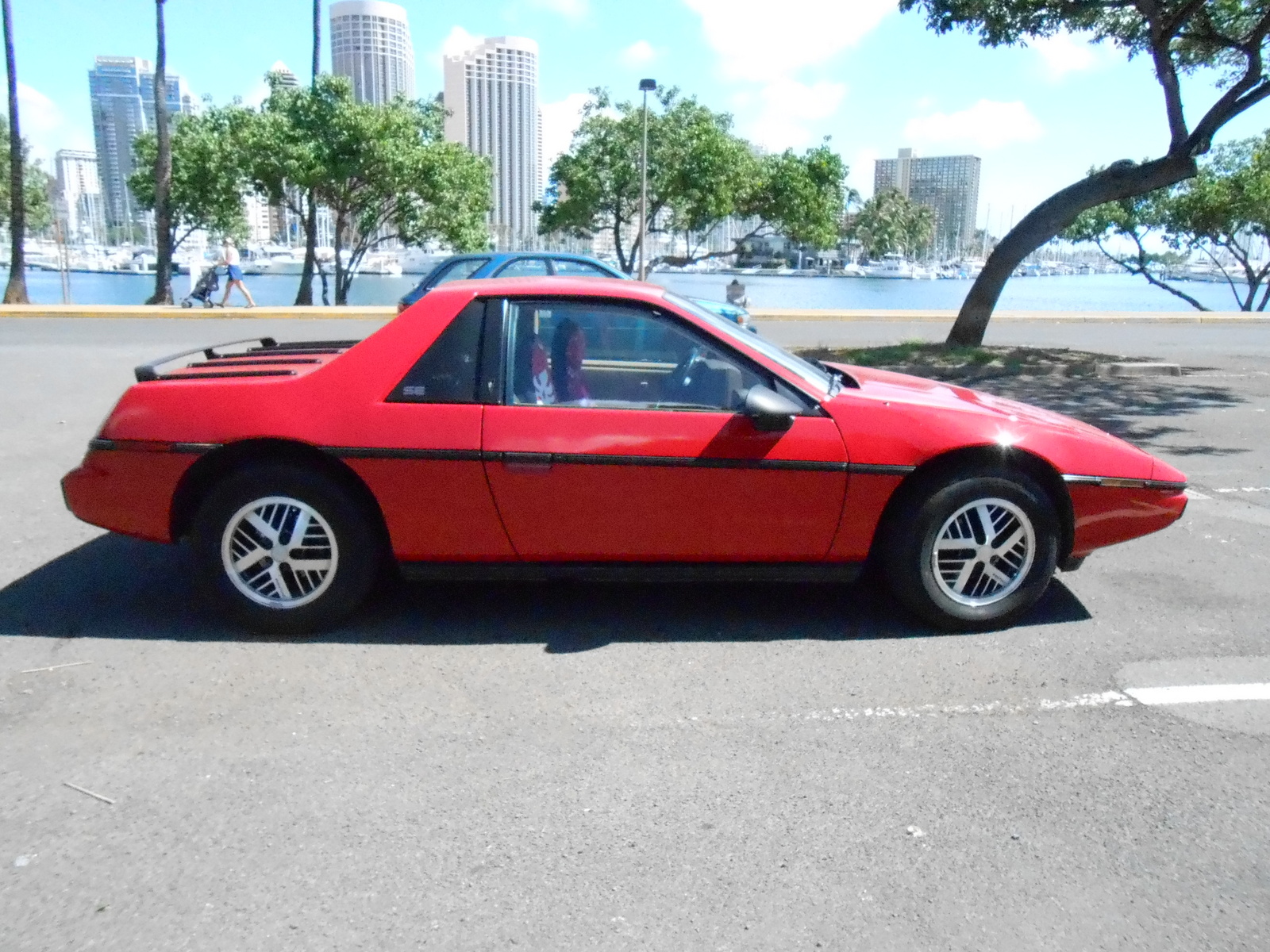 Fiero hope. Понтиак Фиеро 1985. Pontiac Fiero gt 1985. Pontiac Fiero gt. 1988 Pontiac Fiero Formula.