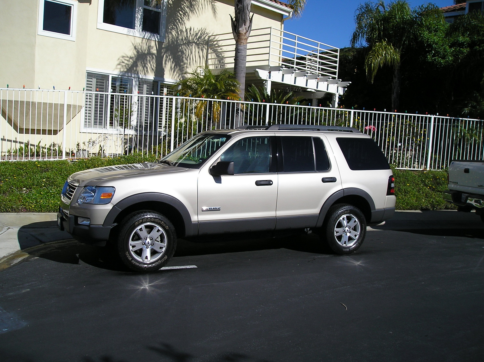 2006 Ford explorer cargo room #7