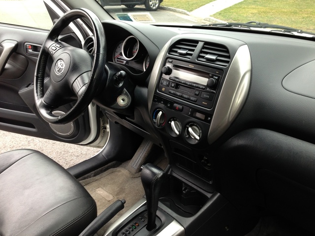 2005 Toyota RAV4 - Interior Pictures - CarGurus