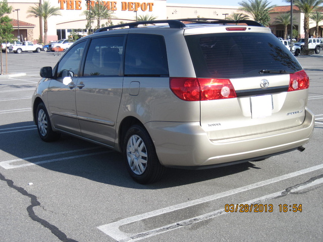 2010 toyota sienna van