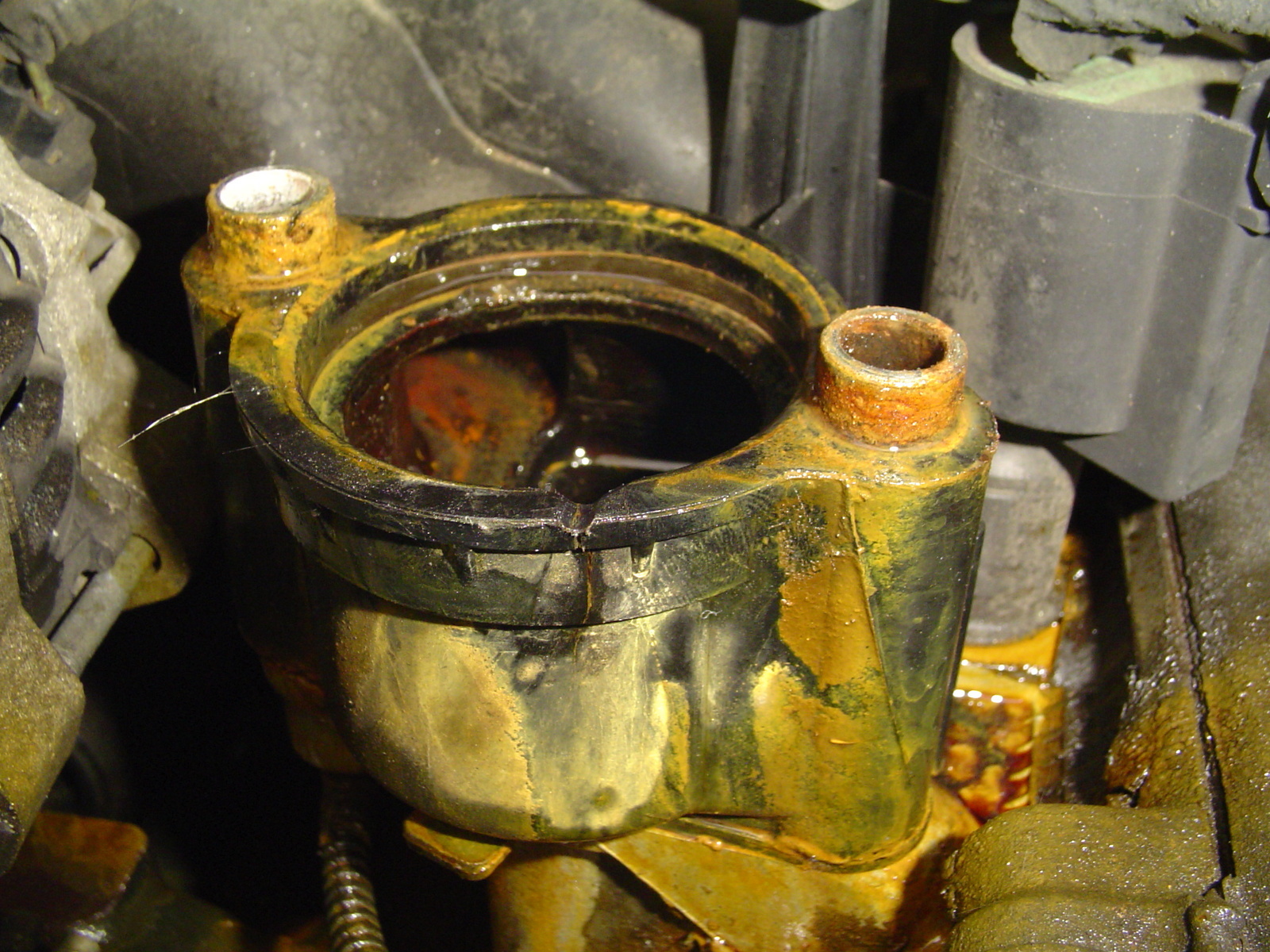 General Questions - 2001 crown vic 4.6 cracked around ... 2005 ford crown victoria wire diagram 
