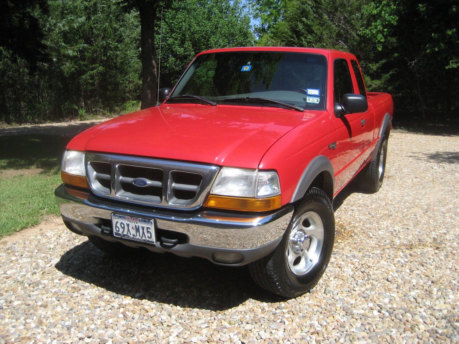2000 Ford explorer xlt curb weight