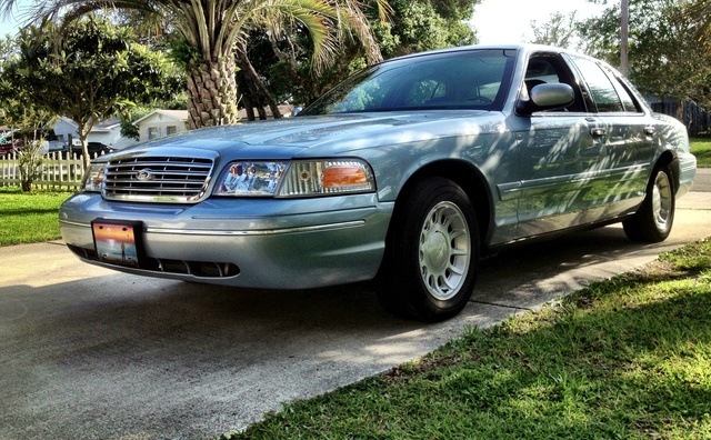 2002 Ford Crown Victoria - Pictures - CarGurus