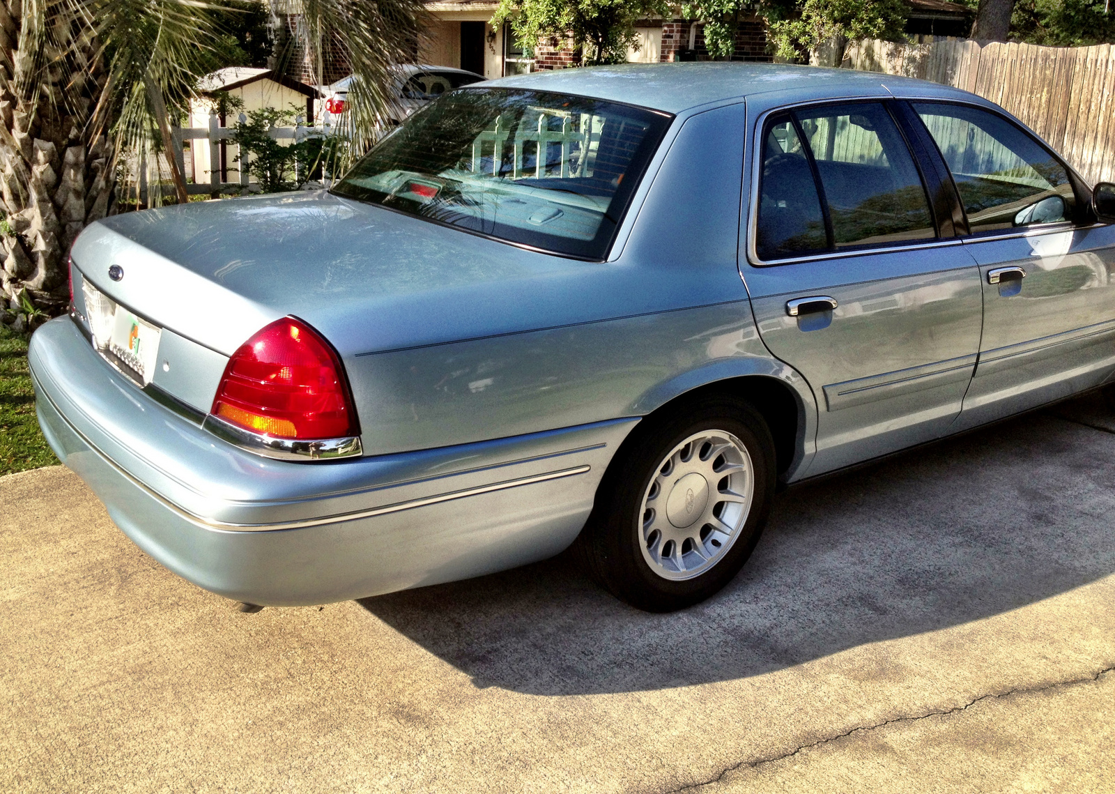 2002 Ford crown victoria lx specifications