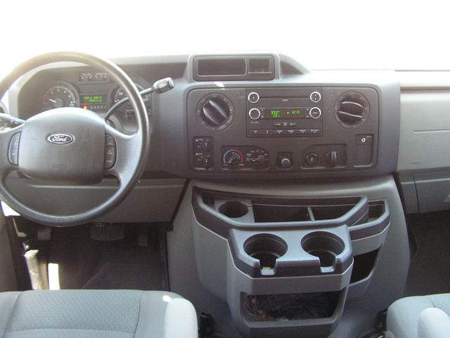 2009 ford e350 super duty passenger van