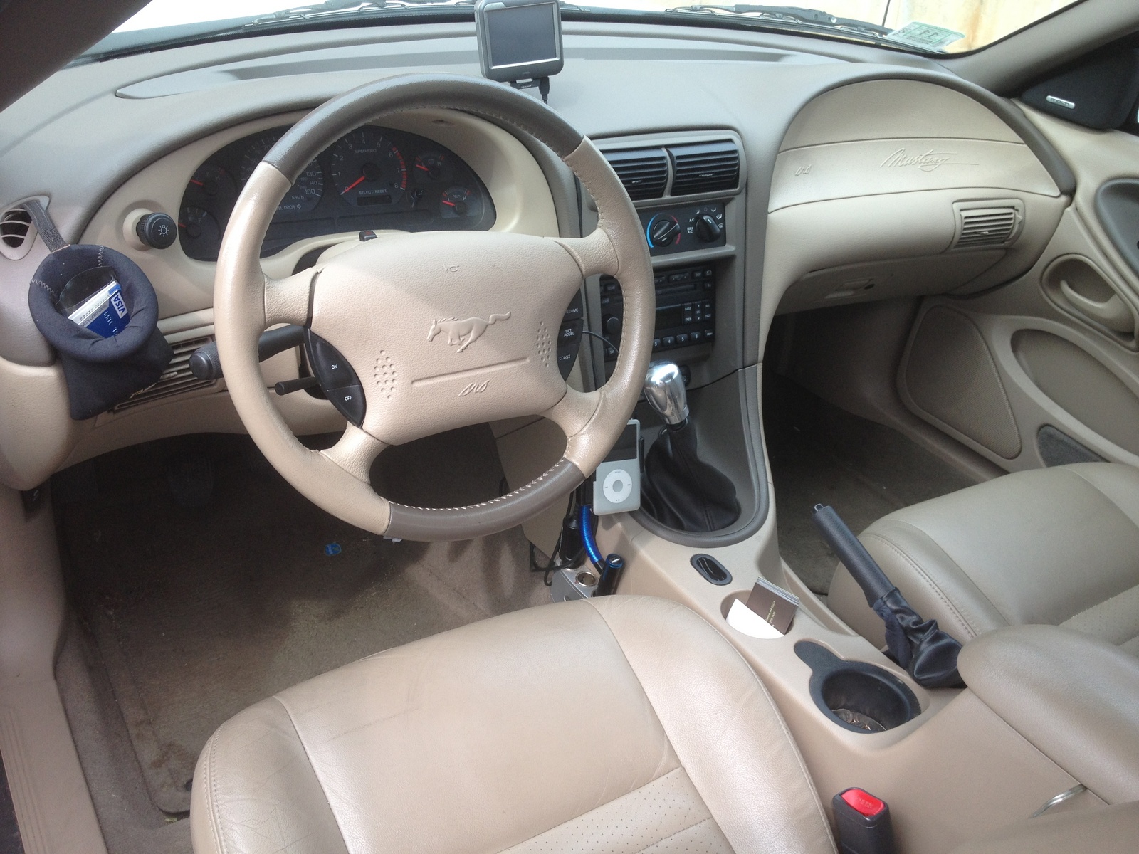 2004 Ford mustang gt interior