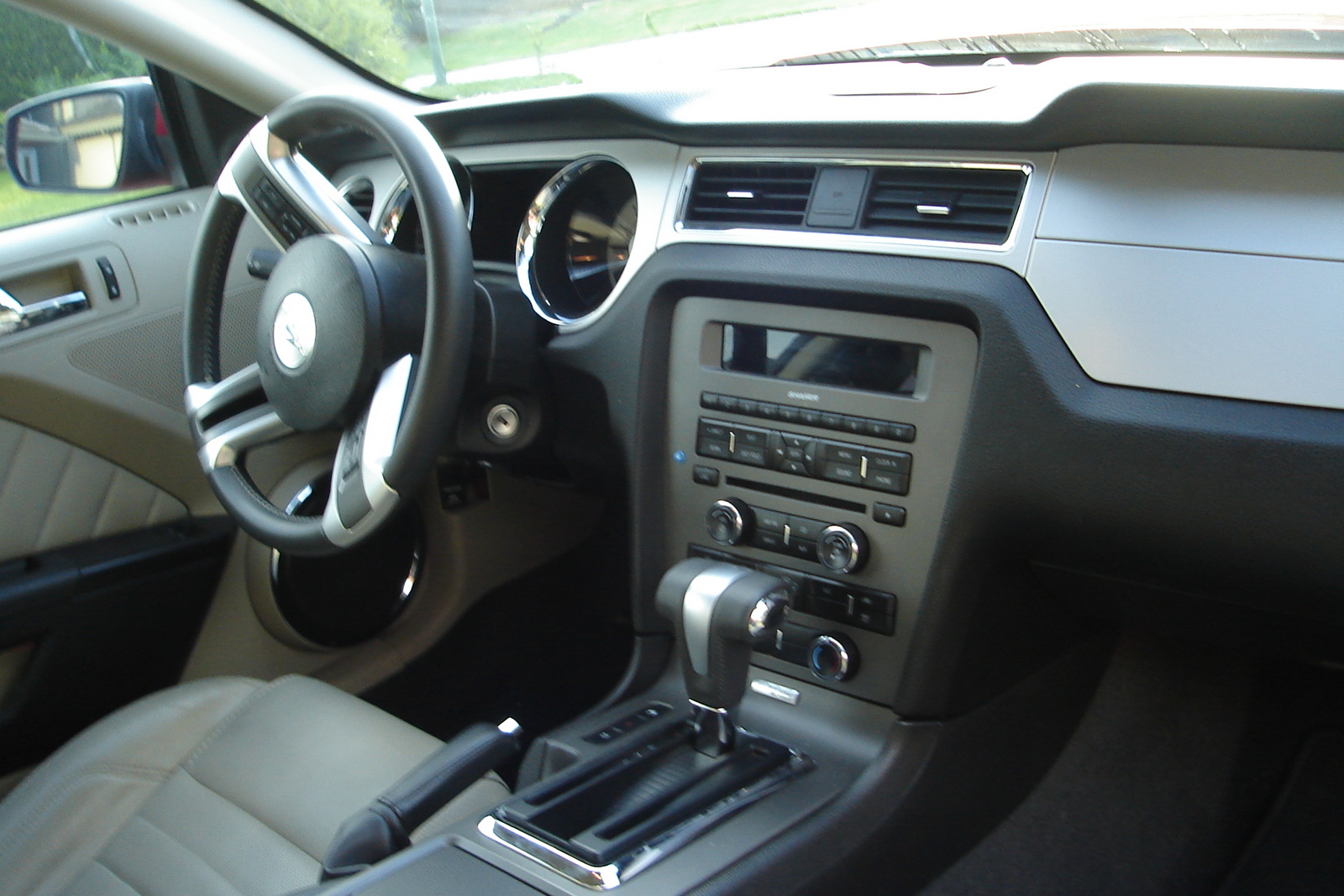 2010 Ford Mustang - Interior Pictures - CarGurus