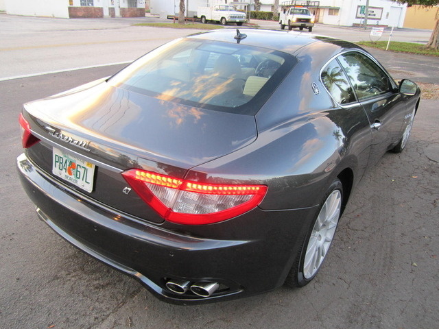 https://static.cargurus.com/images/site/2013/06/18/14/45/2009_maserati_granturismo_s-pic-7752840637717320054-1600x1200.jpeg