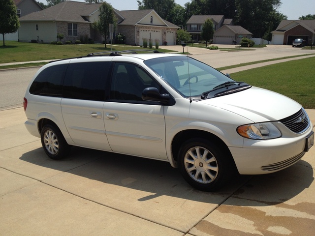 Chrysler town country 2003