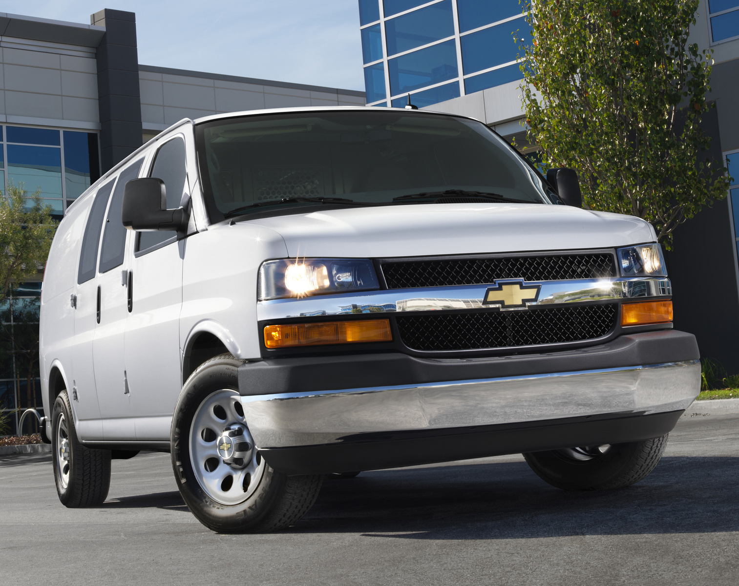 Chevrolet express vs ford econoline #8