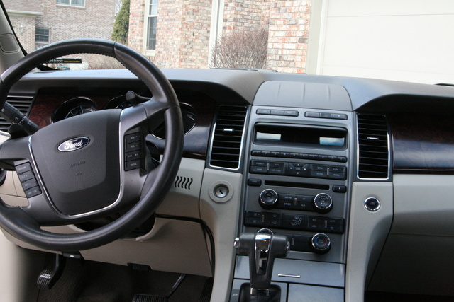 2010 Ford Taurus - Interior Pictures - CarGurus