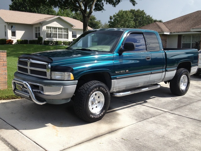 Dodge Ram 2000 Pickup