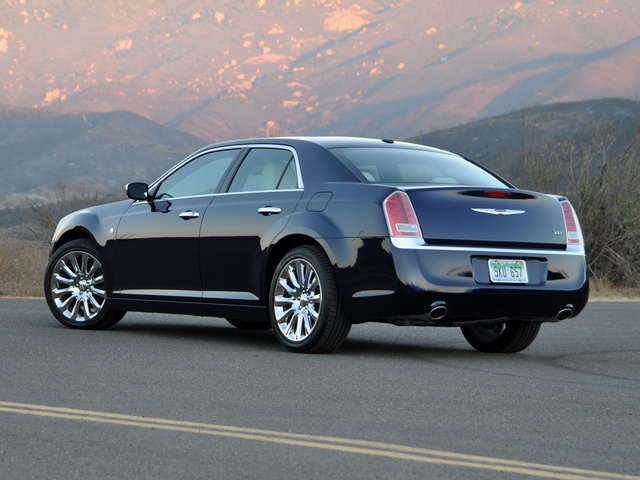 2013_chrysler_300 pic 464954917794094919 640x480