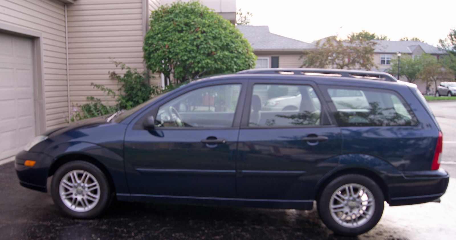 2002 Ford focus wagon cargo space