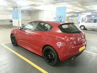 2011 Alfa Romeo Giulietta Overview 2011 Alfa Romeo Giulietta Overview