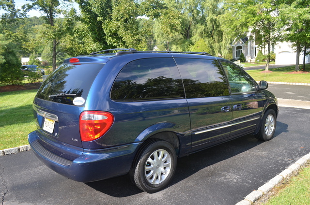 Chrysler town country 2003