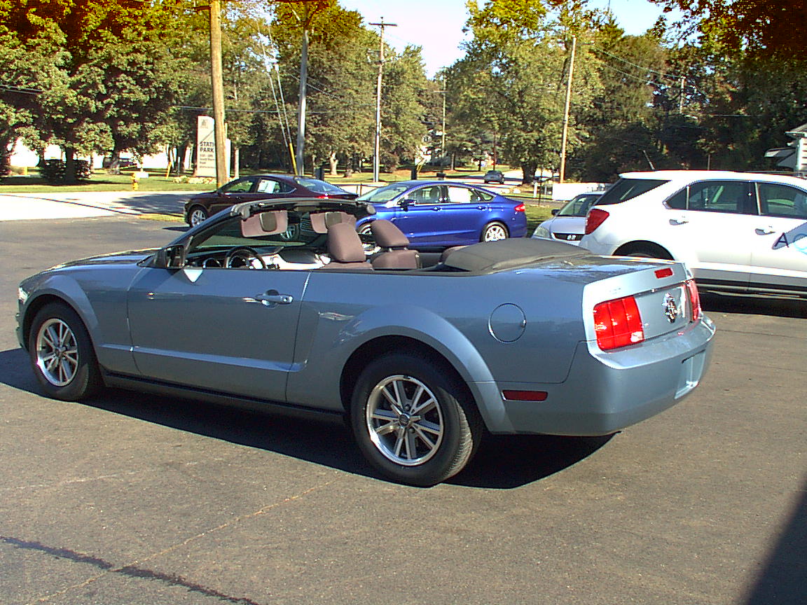 Dimensions 2005 ford mustang convertible #7