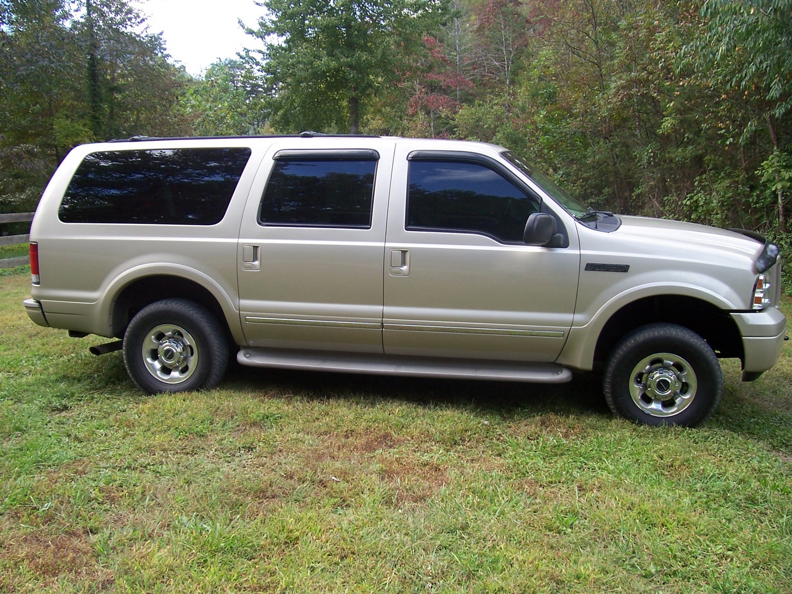 2005 Ford excursions #3