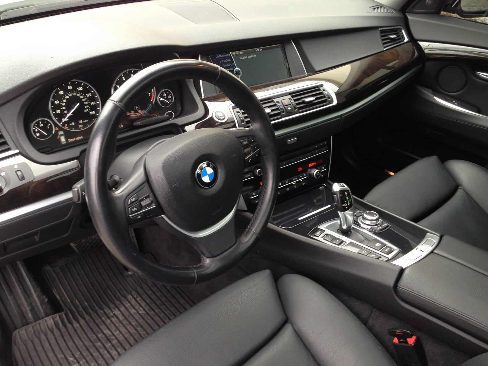 Салон пятерки. BMW 5 Gran Turismo салон. BMW 5 Series Gran Turismo салон. BMW 5 2014 салон. Салон БМВ 525 2022.