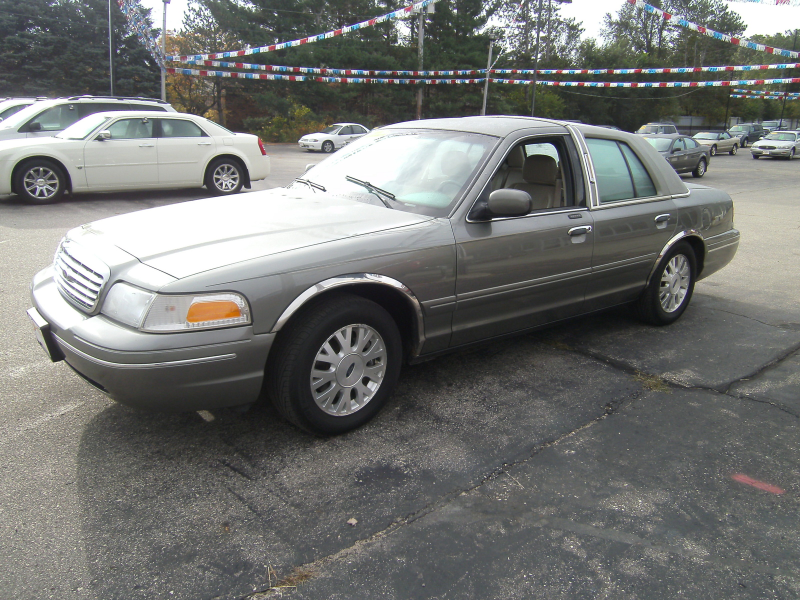 2003 Ford crown victoria lx sport features #6