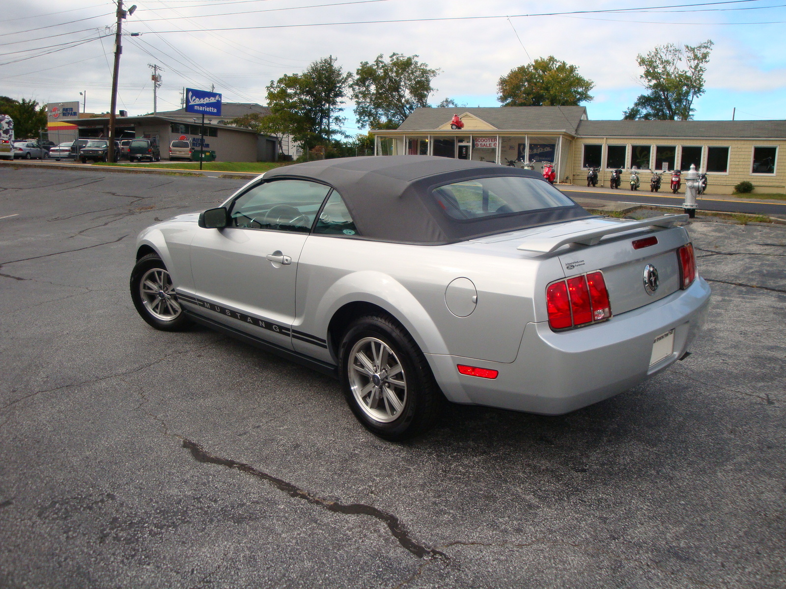Ford mustang v6 convertible deluxe #5