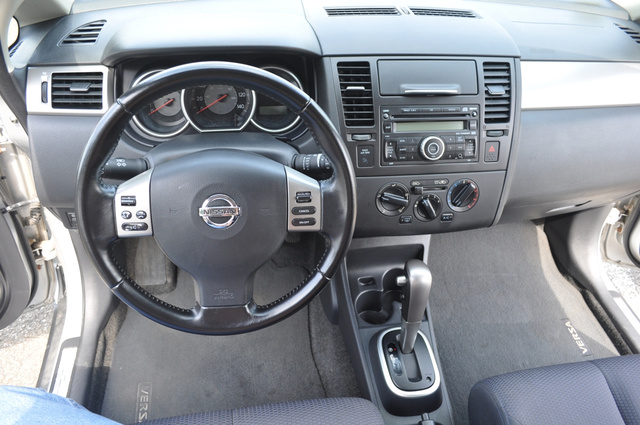 2007 Nissan Versa - Interior Pictures - CarGurus 2007 Nissan Versa - Interior Pictures - CarGurus
