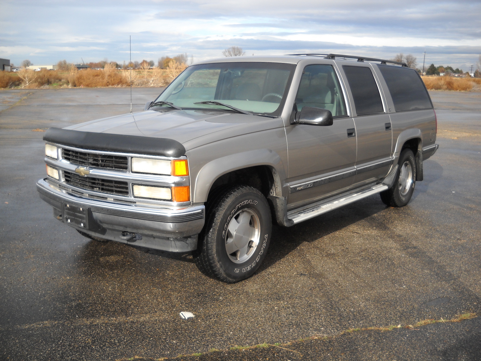 Chevrolet Suburban 1999