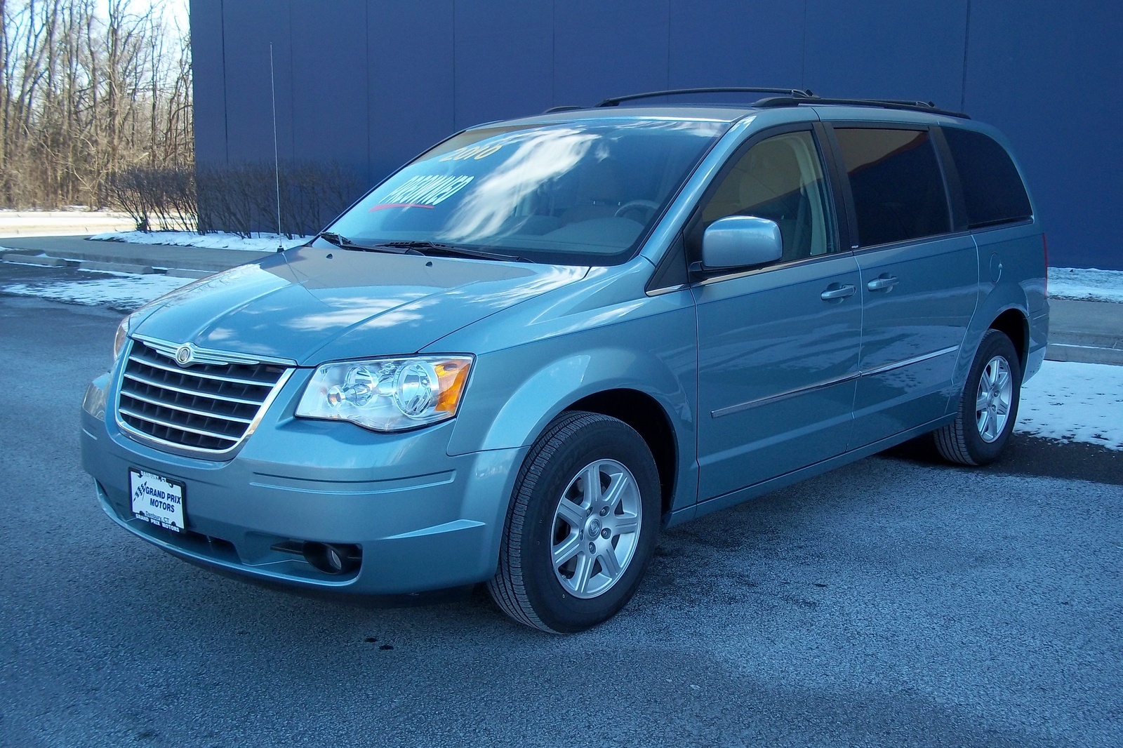 2010 chrysler town and country van