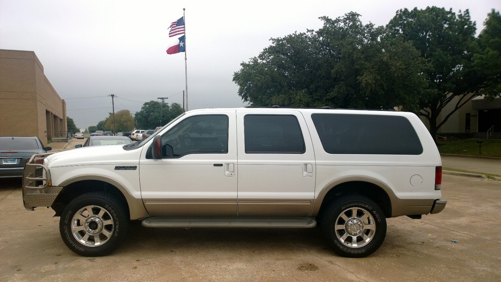 2004 Ford excursion eddie bauer #2