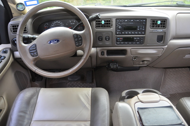 2004 ford excursion interior
