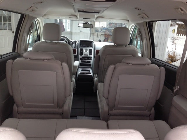2010 Chrysler Town & Country - Pictures - CarGurus
