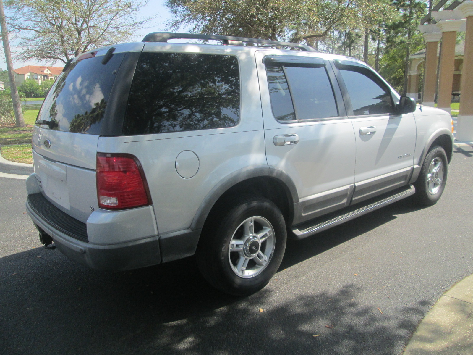 Wrecked 2002 ford explorer xls 4.0 all wheel drive