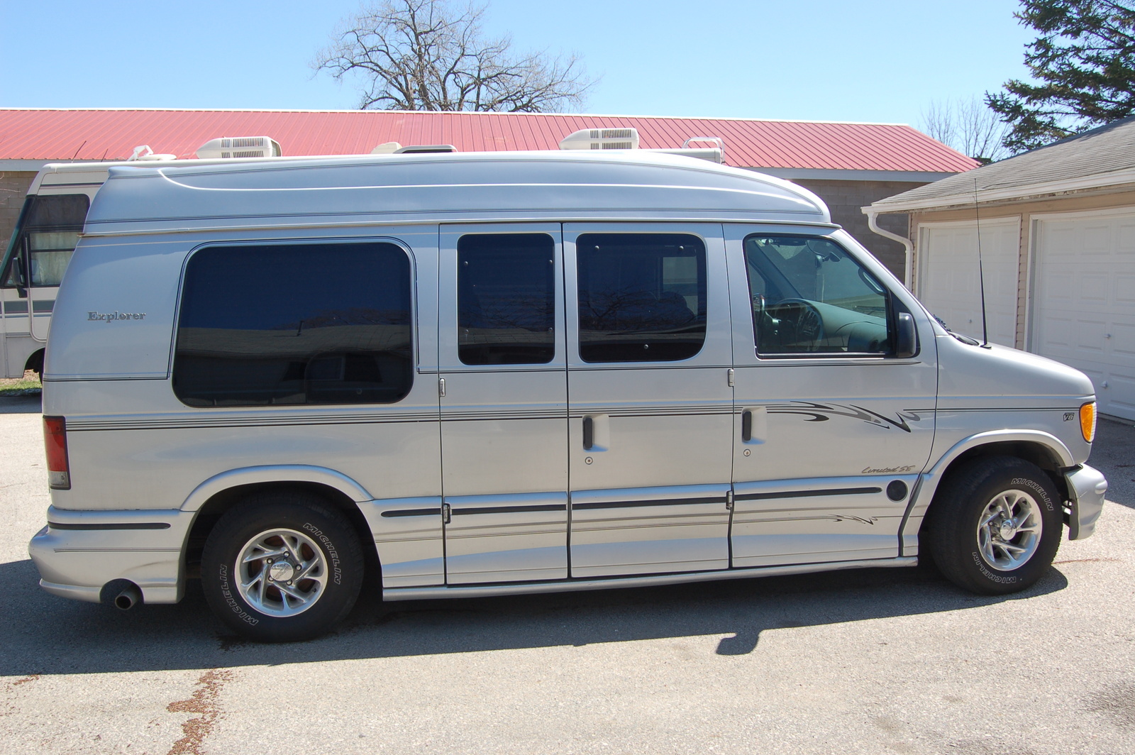 2002 Ford e-150 traveler van #4