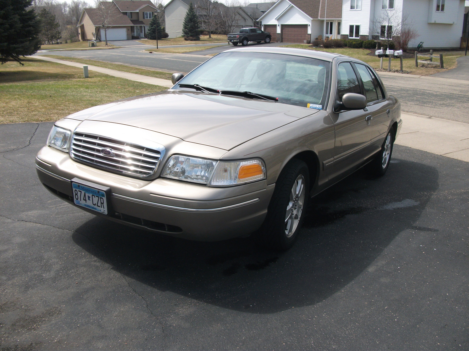 2003 Ford crown victoria specs
