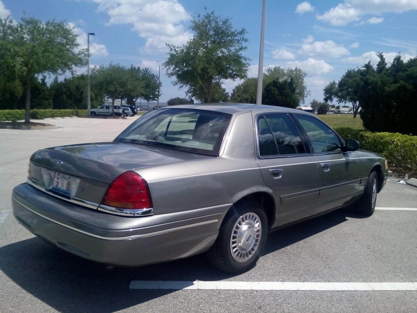 2000 Ford crown victoria police #3
