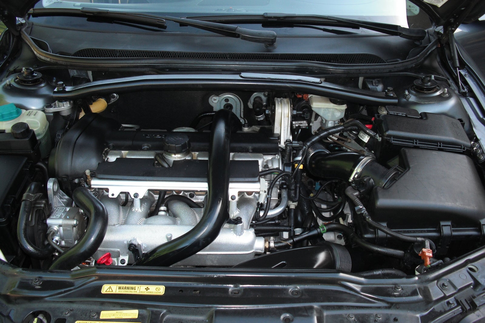Volvo s60 двигатели. Двигатель Вольво s60 1.6t. Volvo s60 1 поколения двигатель. Volvo s60 2013 150 лс мотор. Volvo s60 2 поколение 2.5т какой двигатель.
