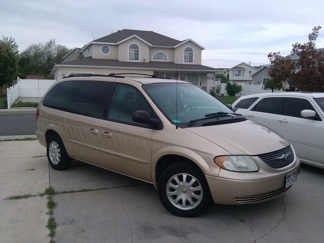 2001 chrysler town and country van