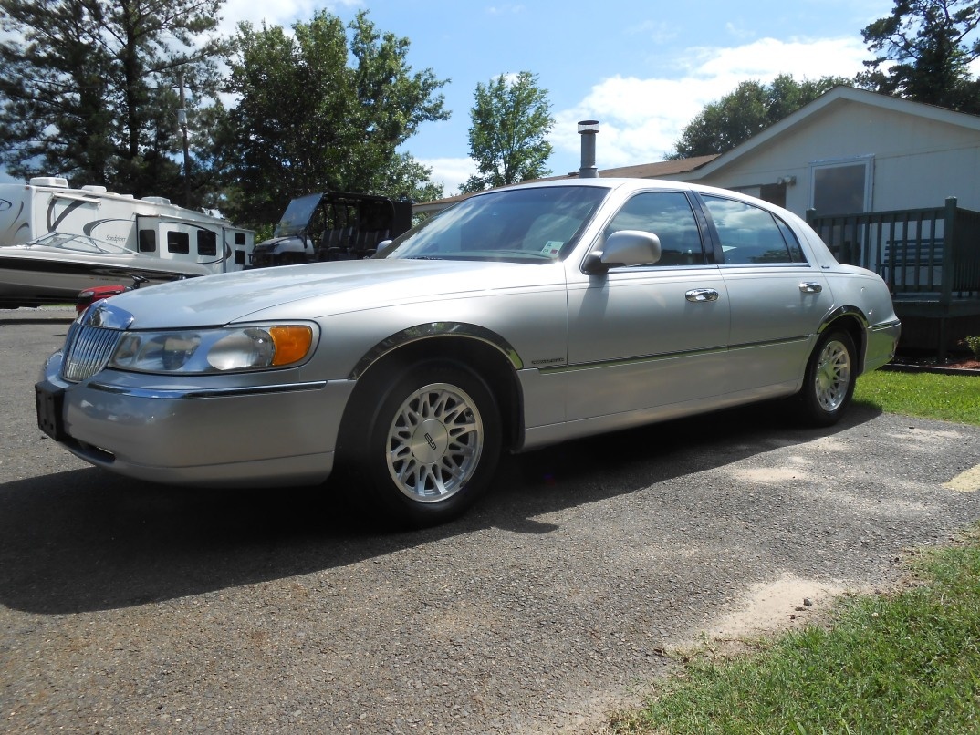 1999 Lincoln Town Car - Pictures - CarGurus