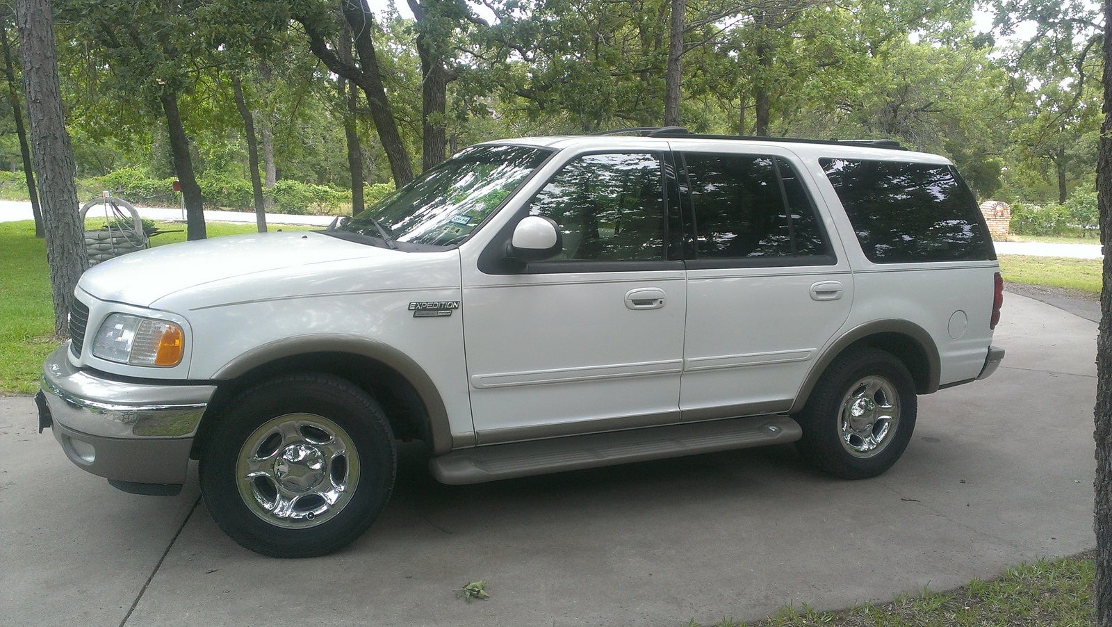 2001 Ford expedition eddie bauer towing capacity