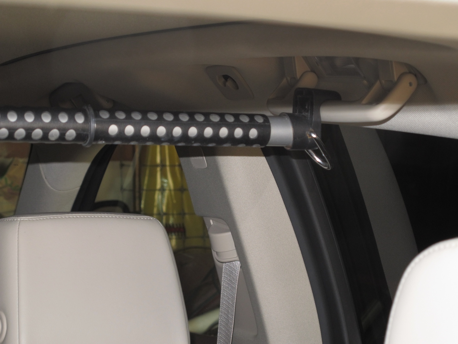 Clothes hanging rod online for car