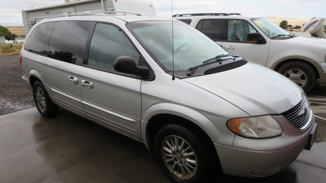 2002 chrysler town  country  pictures  cargurus