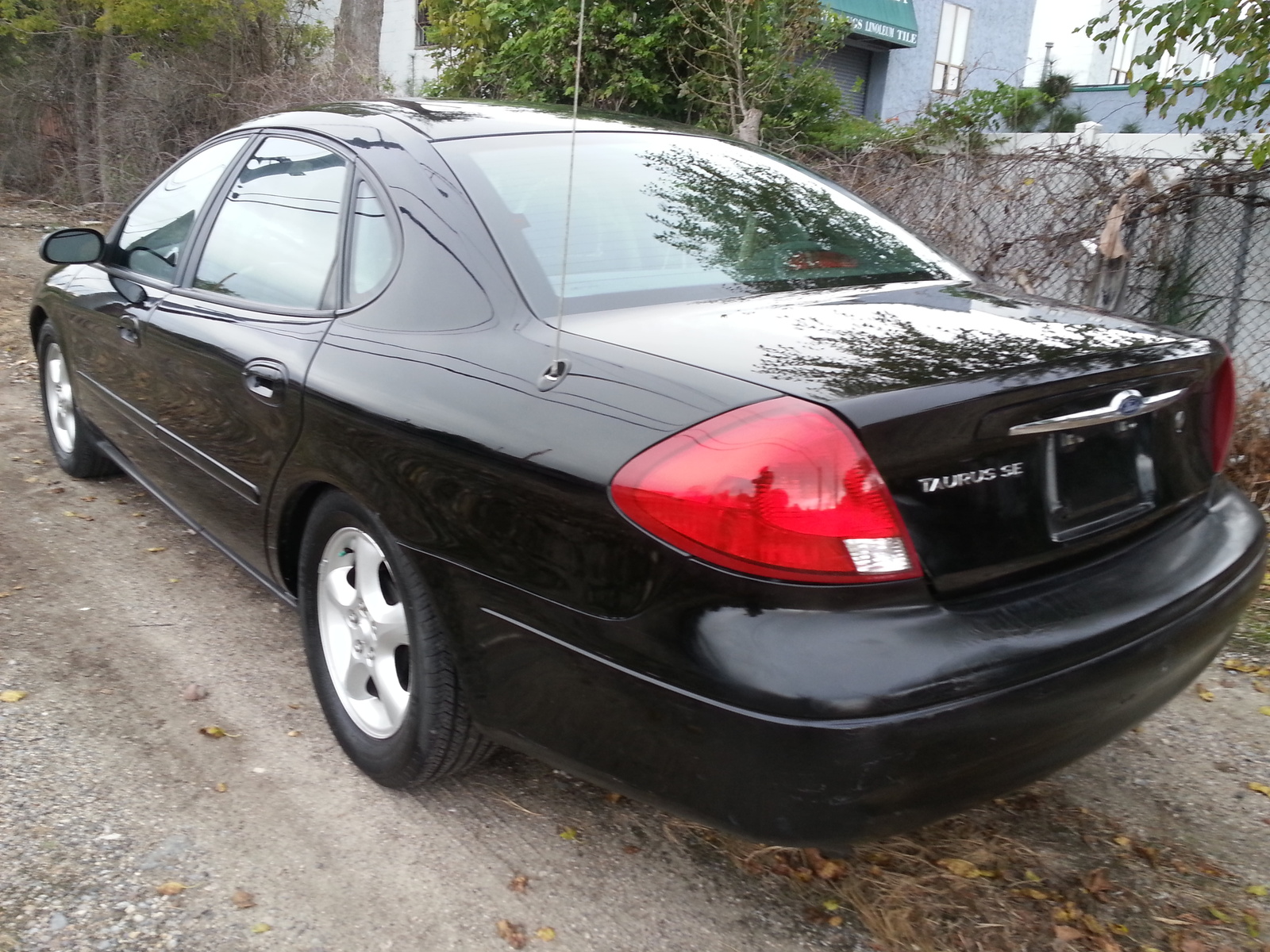 2000 Ford taurus trunk space #9