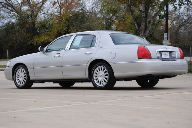 2004 Lincoln Town Car - Pictures - CarGurus