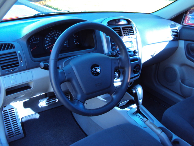 2005 kia spectra interior