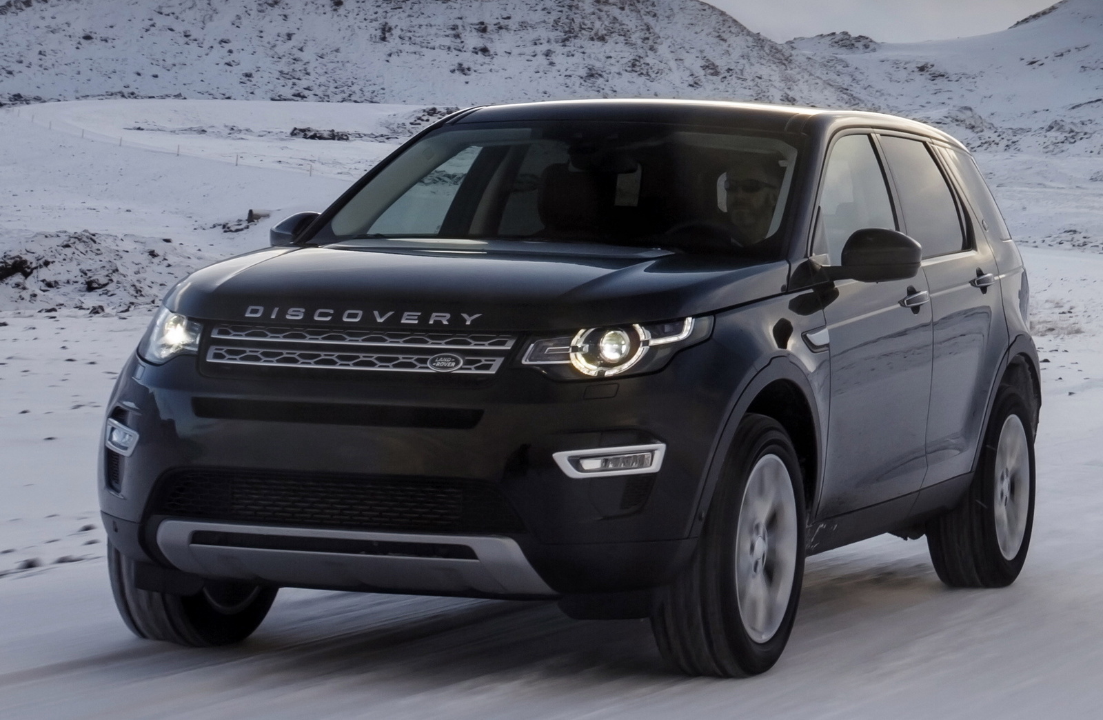 Ленд ровер дискавери 2015. Ленд Ровер Дискавери спорт. Range Rover Discovery Sport 2015. Land Rover Discovery Sport 2015.